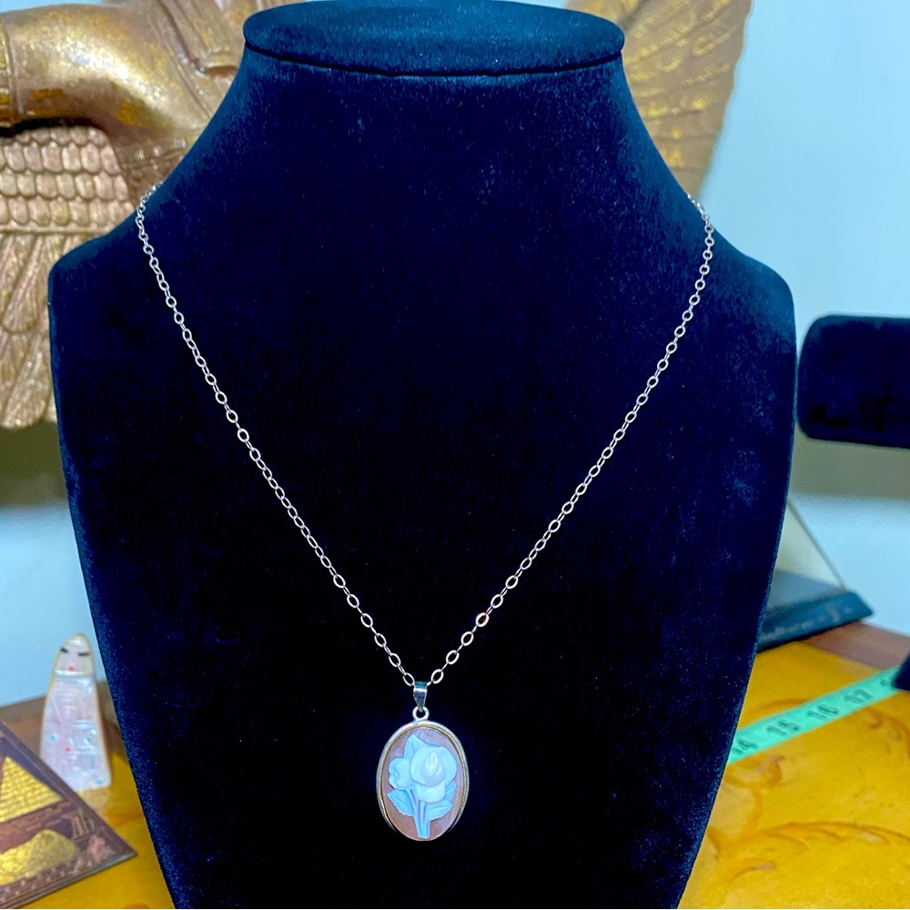 Vintage Silver Cameo Rose Pendant Necklace